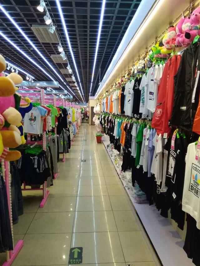 八鋼首家服裝批發(fā)城父親節(jié)男士專屬福利 進(jìn)店有禮，時(shí)尚與實(shí)惠兼得